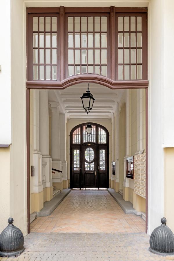 Luxury 76 * Warsaw