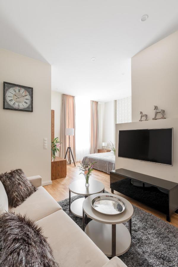 Luxury 76 * Warsaw